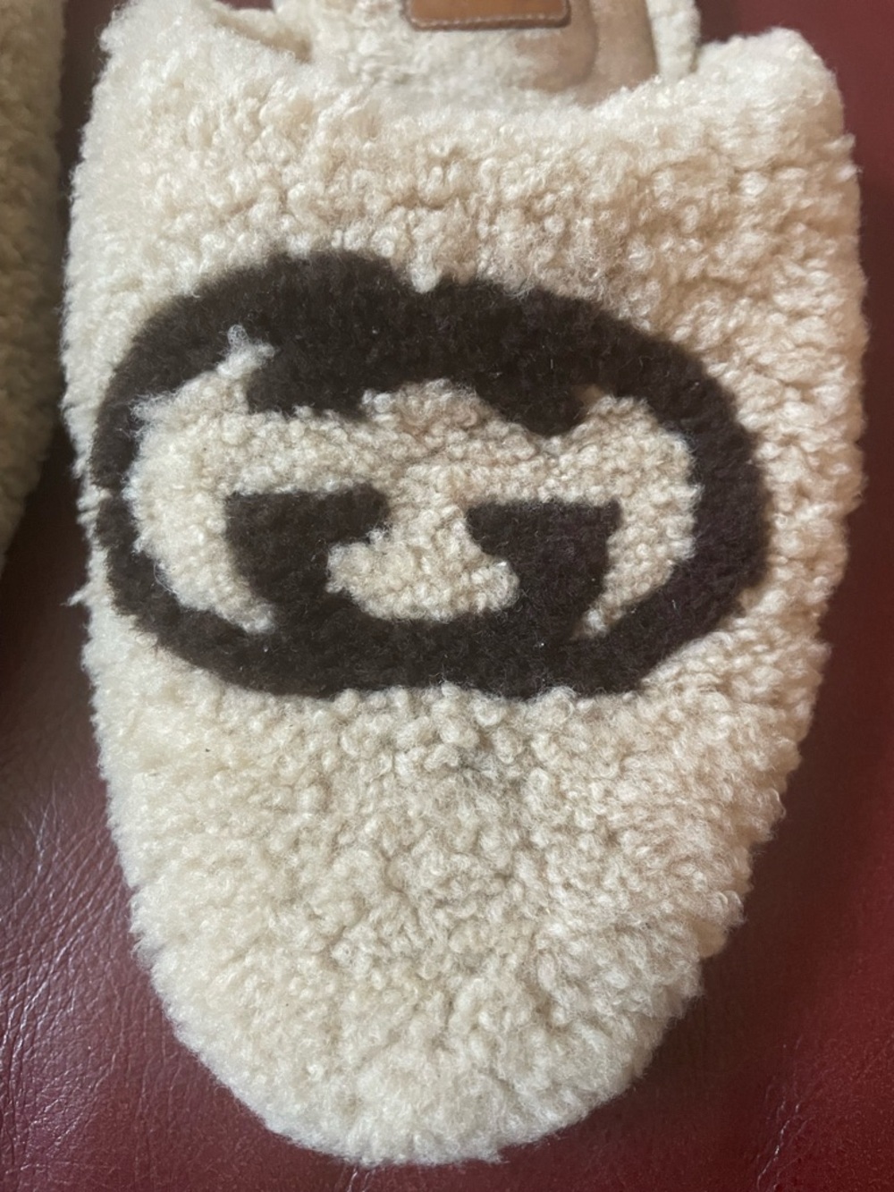 Gucci Beige Shearling Logo Slide Shearling Slippers, Size 38 - Picture 5 of 11